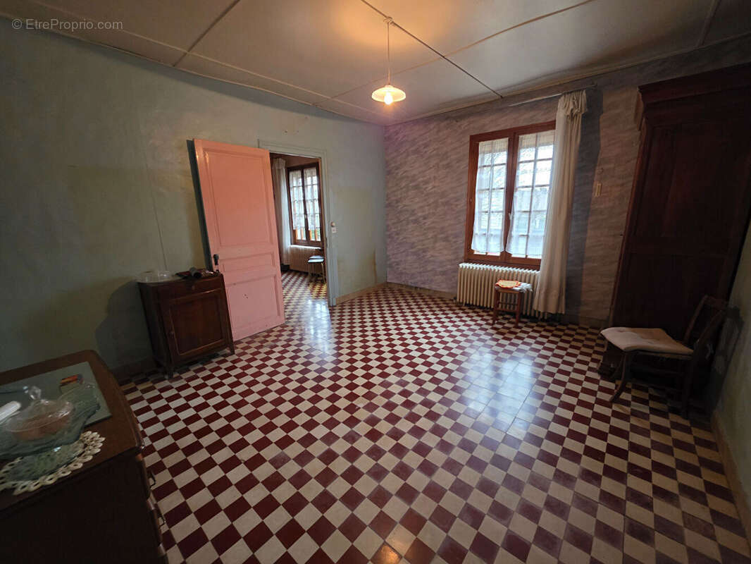 Maison à YZEURES-SUR-CREUSE