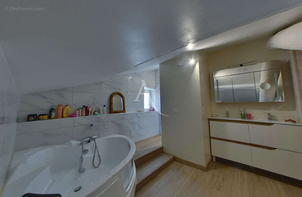 Maison à MONTBARTIER