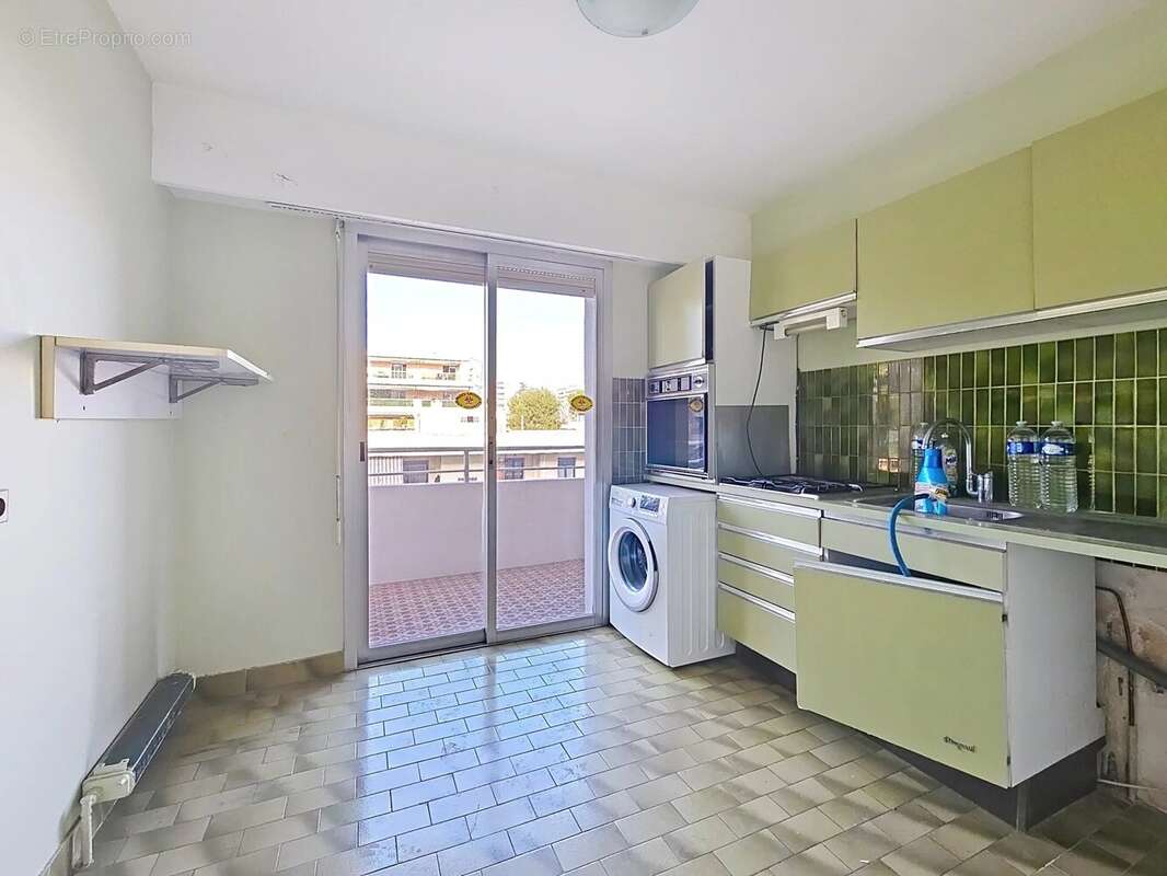 Appartement à SAINT-LAURENT-DU-VAR