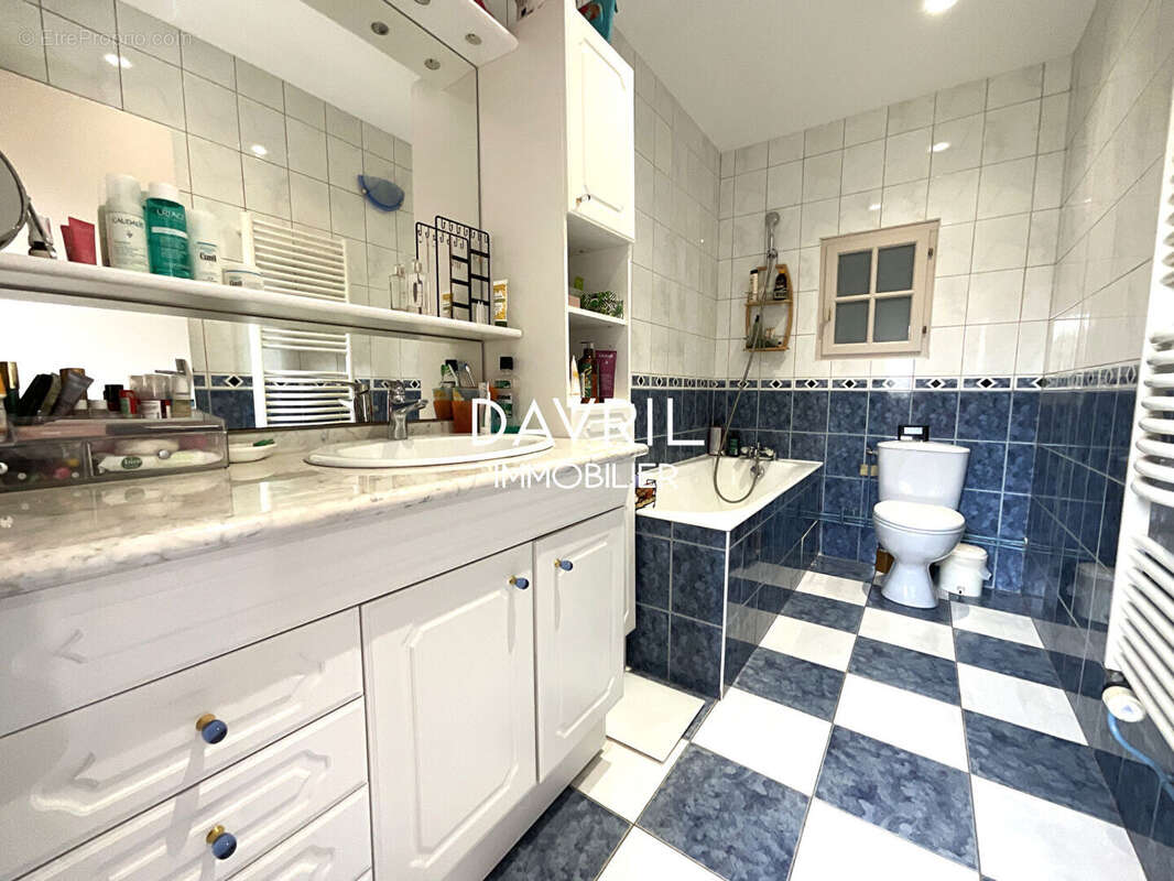 Maison à CHANTELOUP-LES-VIGNES