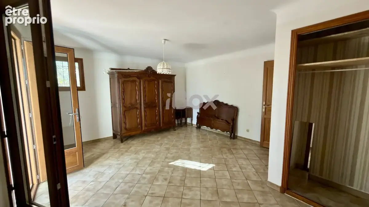 GONFARON- Maison sur un terrain de 16 000m2, nombreuses dépendances - photo 11