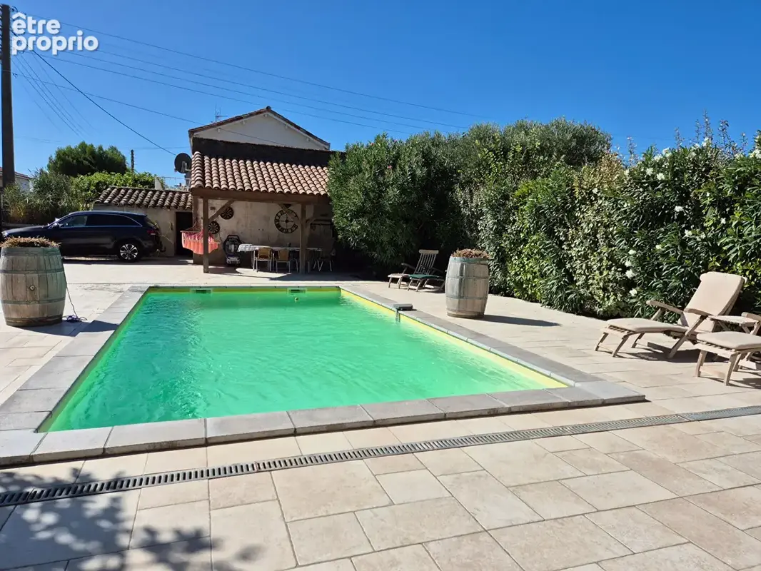 Spacieuse maison de village de six chambres avec piscine, jardin et activité de location saisonnière établie - photo 10