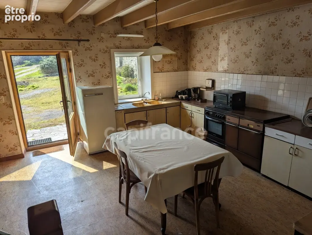 Corps de ferme de 333 m2 au total avec vie de plain pied possible, dépendances et situé idéalement entre Rostrenen et Carhaix - photo 4
