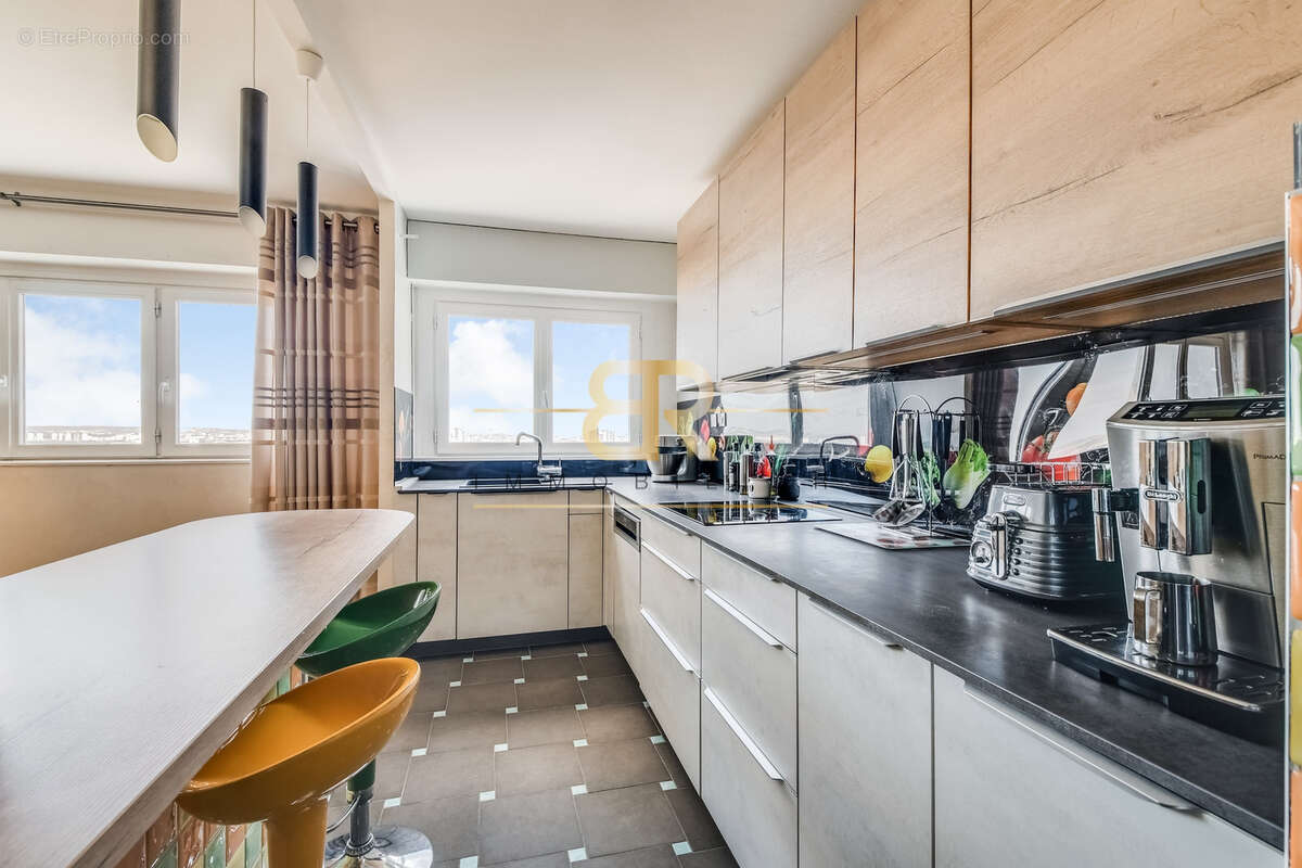 Appartement à COURBEVOIE