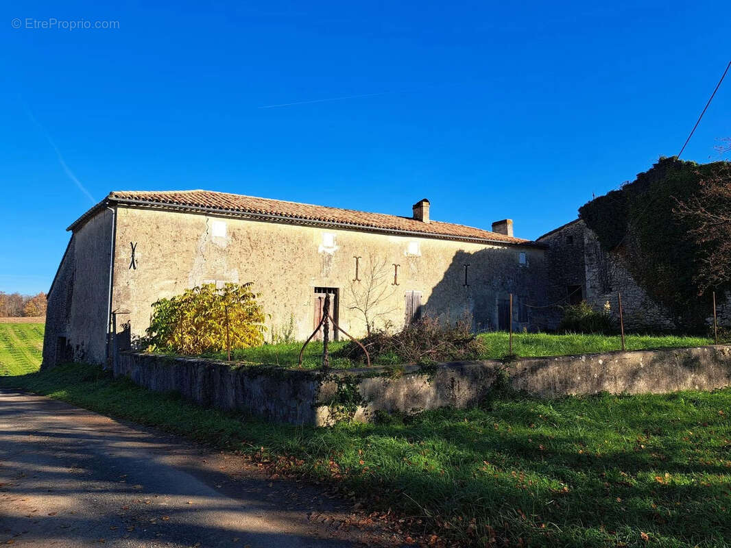 À Vendre : Charmante Propriété à rénover dans l'Entre-Deux-Mers - Réf 97 - photo 7