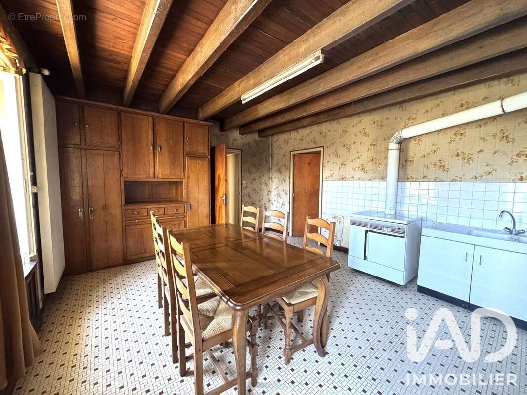 Maison 137 m² à Cezais  - photo 2