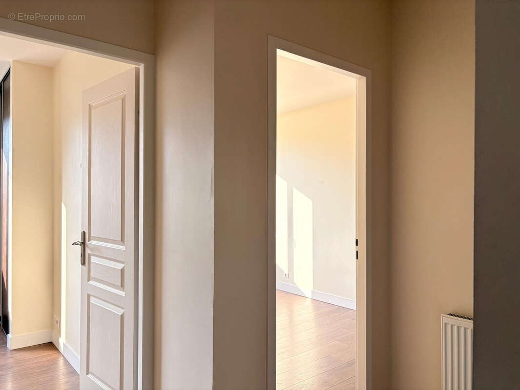 Bordeaux place amedee larrieu   appartement t3 traversant, dernier etage et vue degagee - photo 6