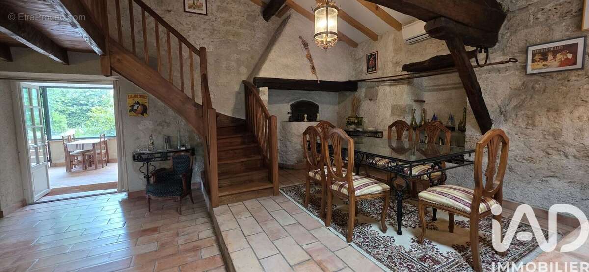 Photo 4 - Maison à MONTJOI