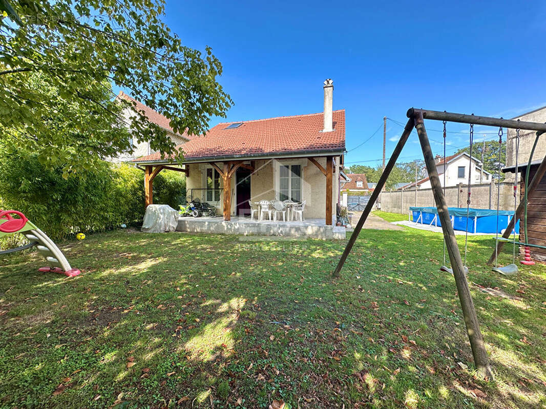 Maison à SAINT-PIERRE-LES-NEMOURS