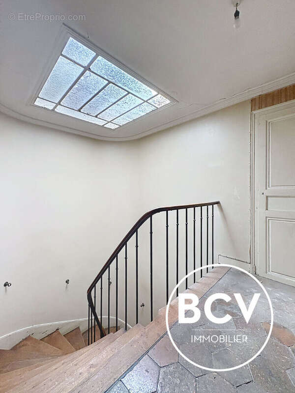 Maison de caractère et dépendances d'environ 320 m² - photo 16