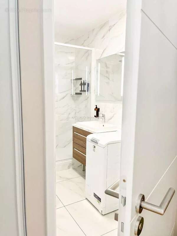 Appartement à COURBEVOIE