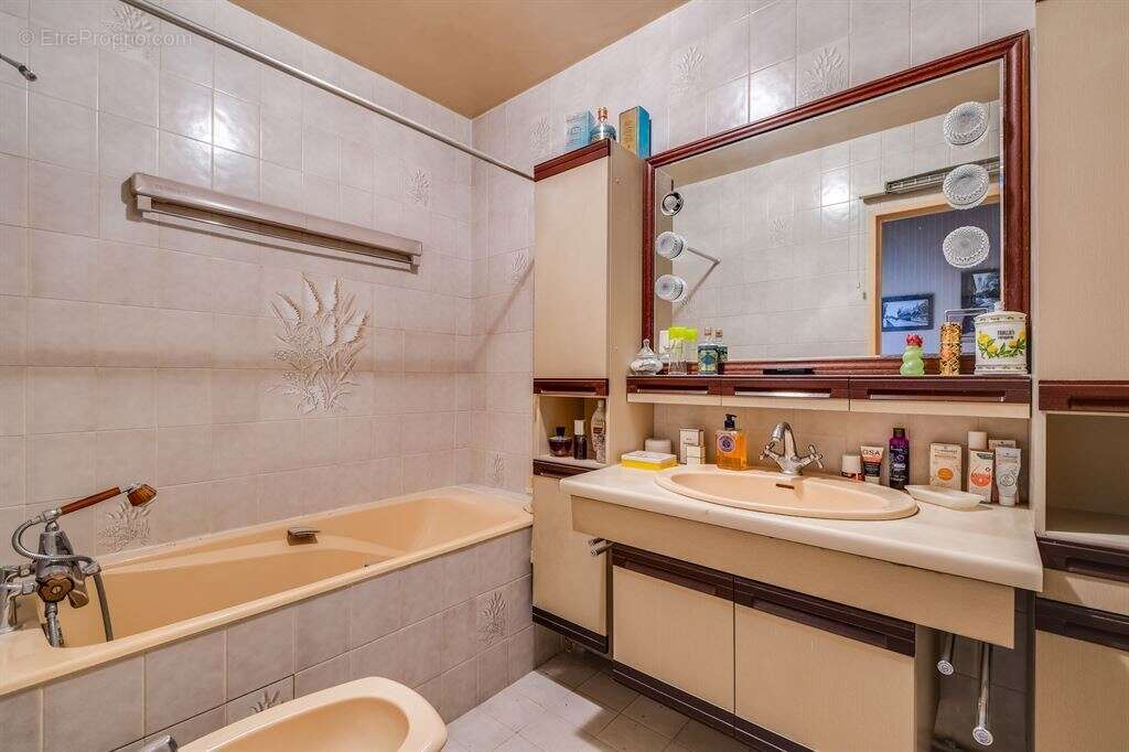 Appartement à PARIS-20E