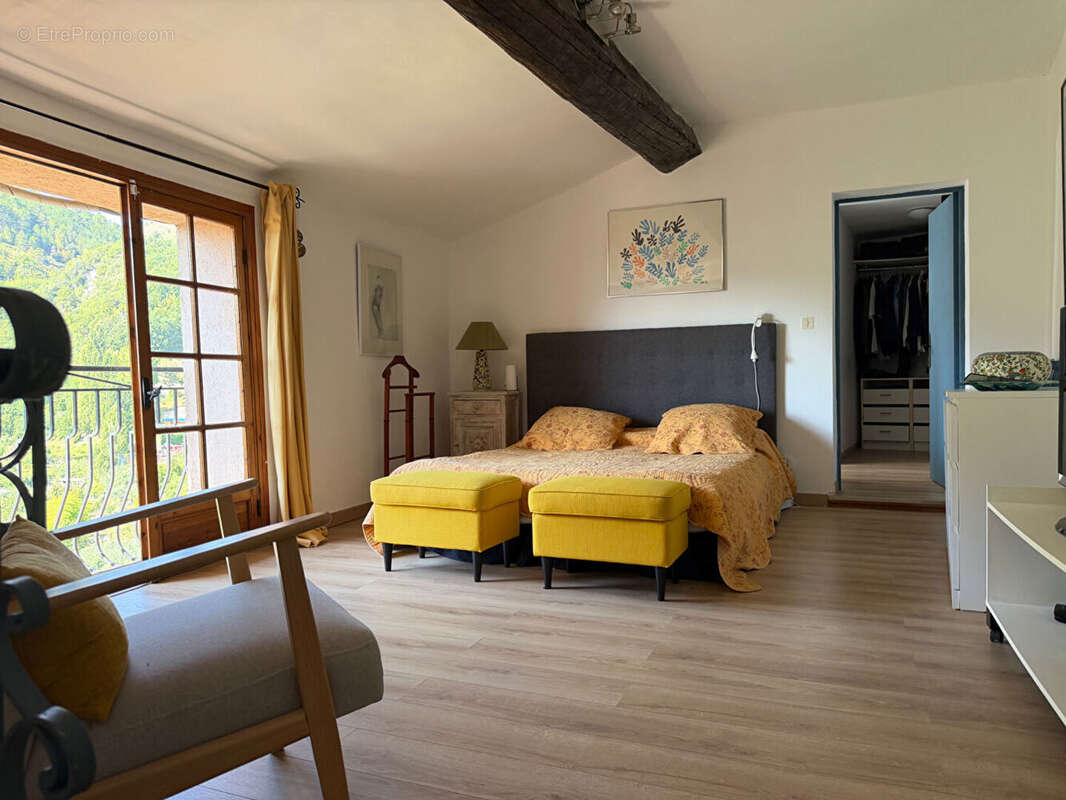 Le Broc : Maison de village 5 Pièces avec dépendance et jardin - photo 10