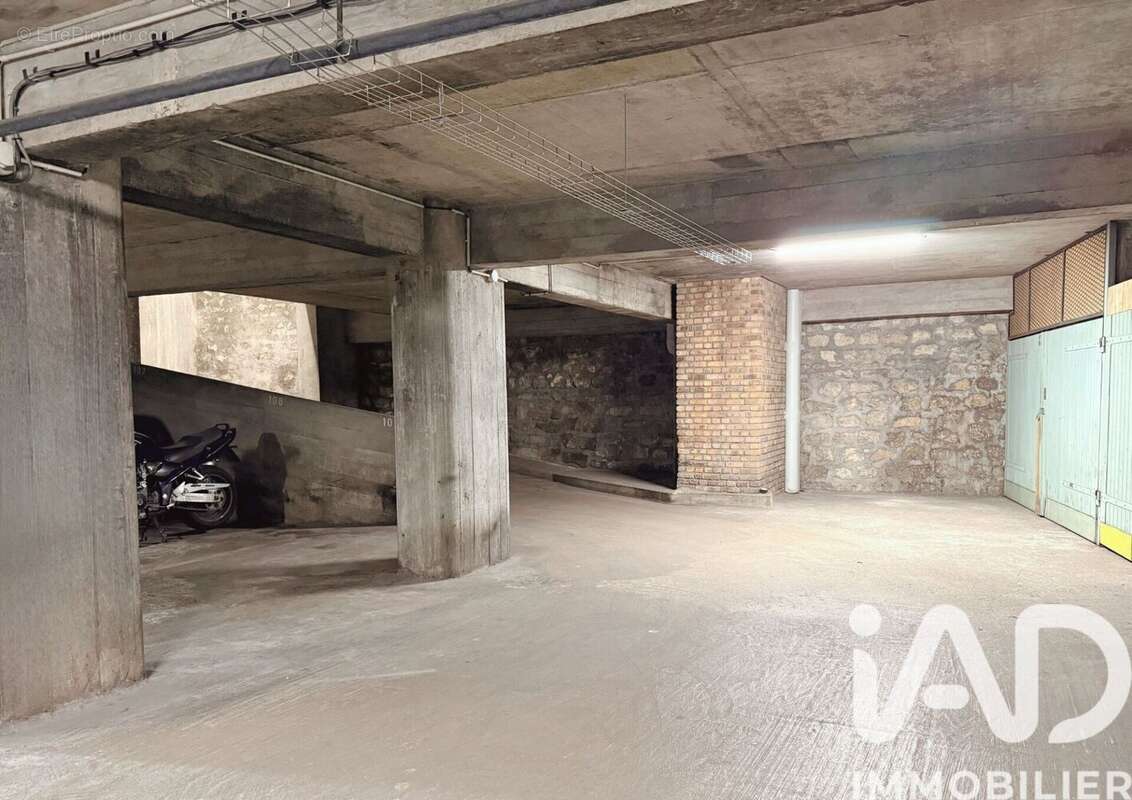 Photo 3 - Parking à PARIS-10E