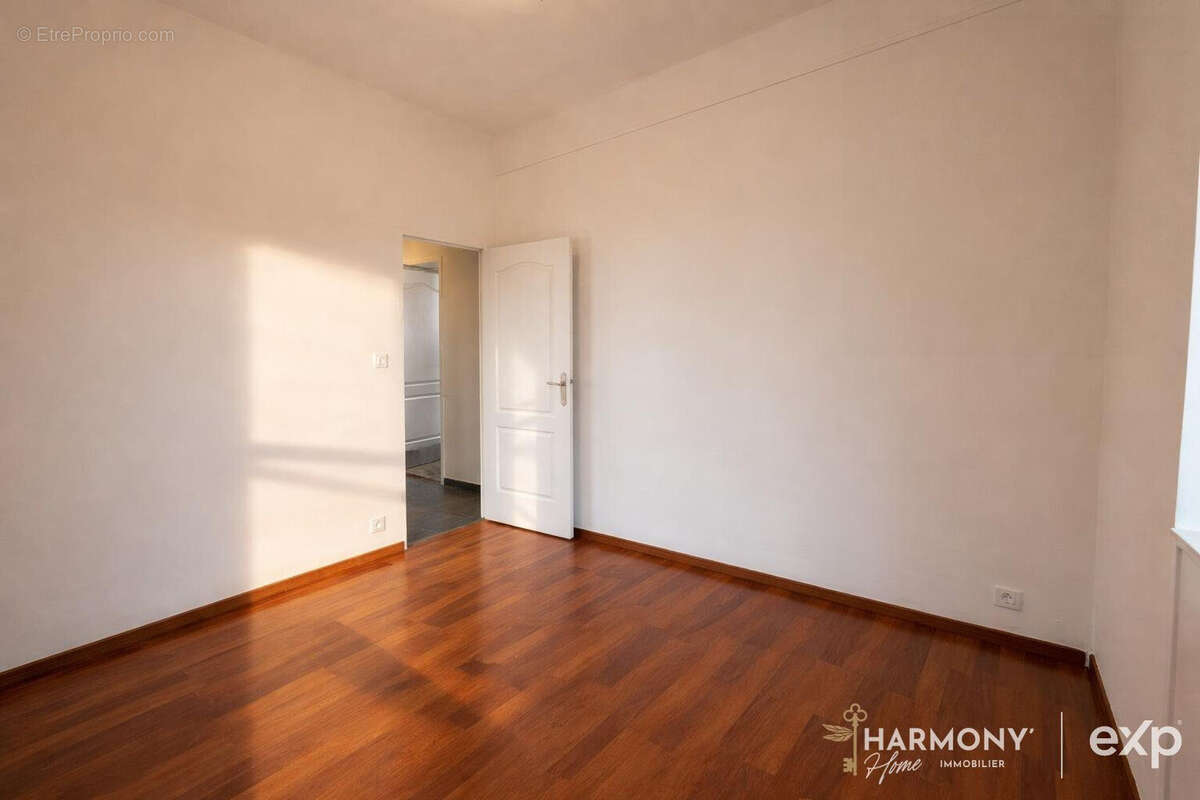 Appartement à MARSEILLE-1E