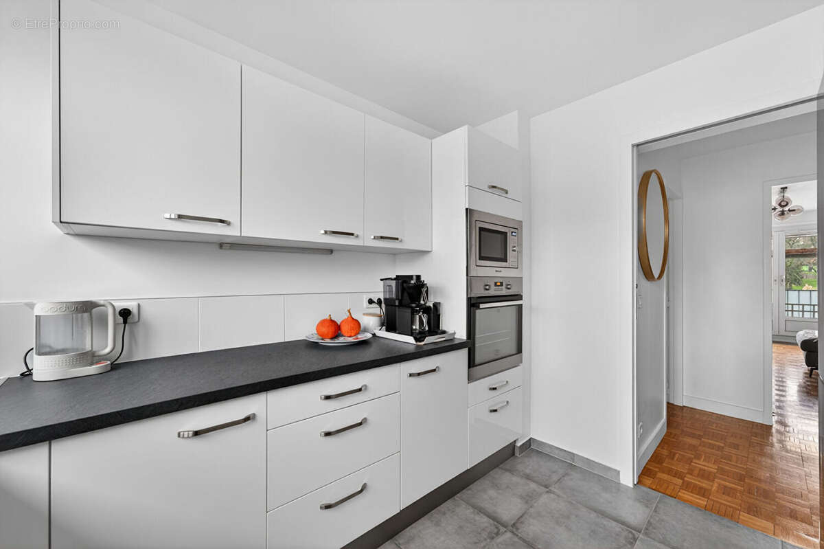 Appartement à PARIS-14E