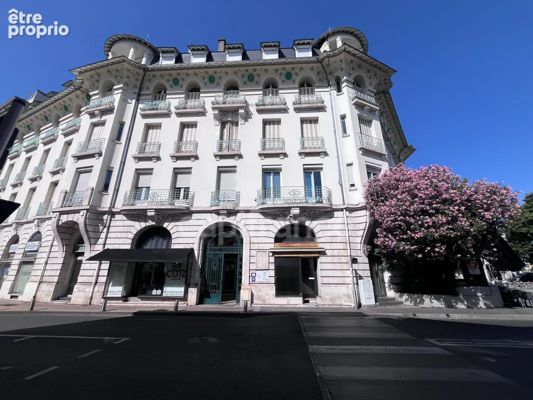 Appartement de caractère avec vue  – Place Verdun à Tarbes - photo 3