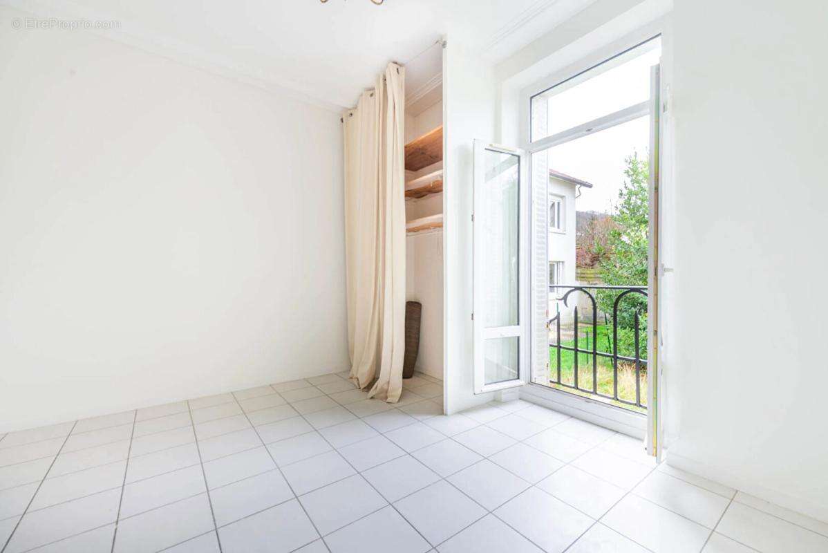 Appartement à SAINT-REMY-LES-CHEVREUSE