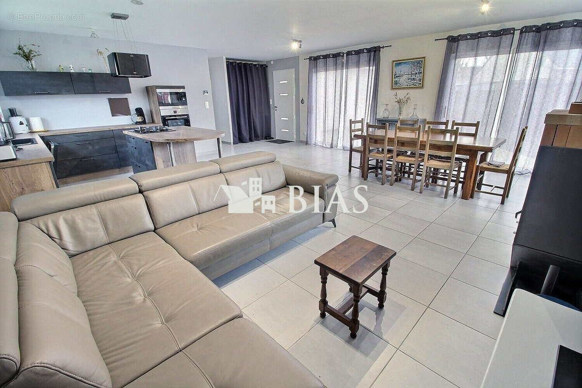 Maison à VIEUX-MANOIR