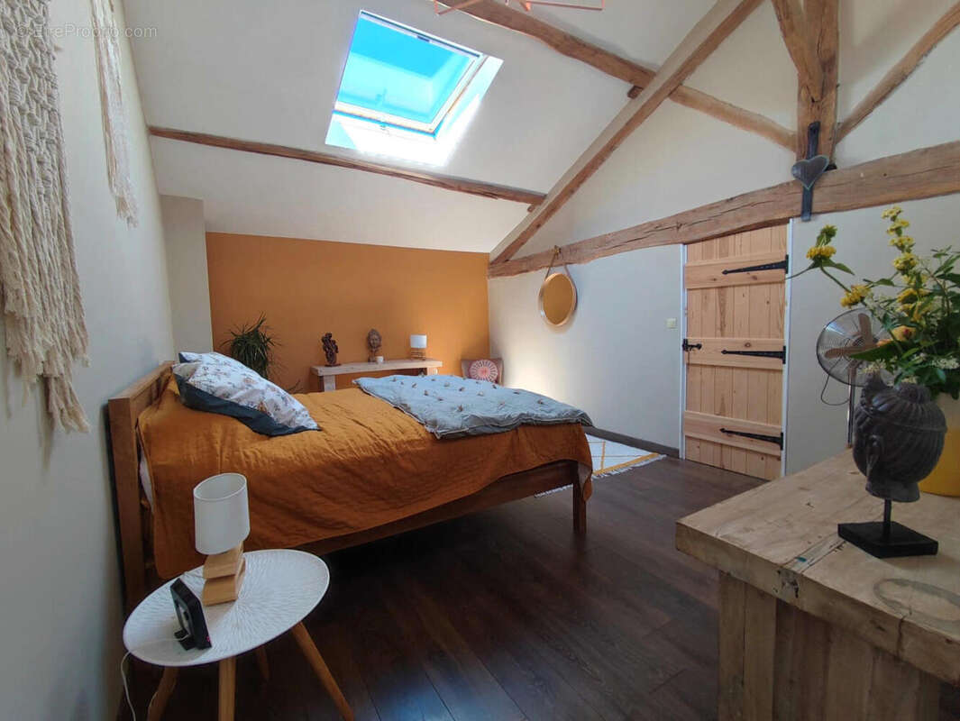 Charmante Maison, Jardin Paysager Style Méditerranéen, 4 Chambres, 2 Salles de Bains, Magasins Proche, Nieuil, Charente - photo 18