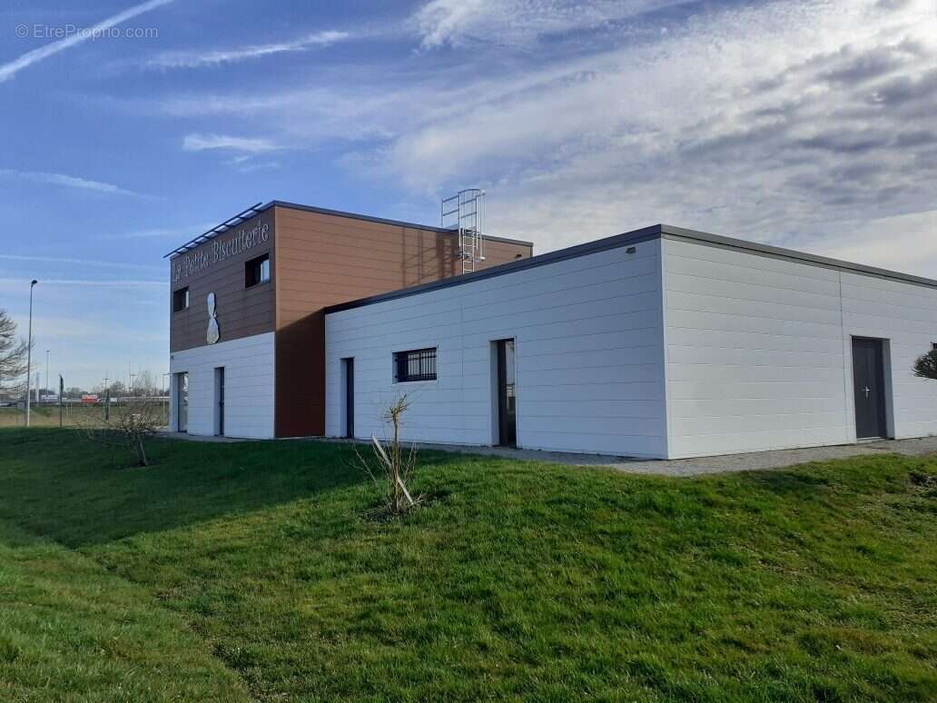 Commerce à MAIZIERES-LA-GRANDE-PAROISSE