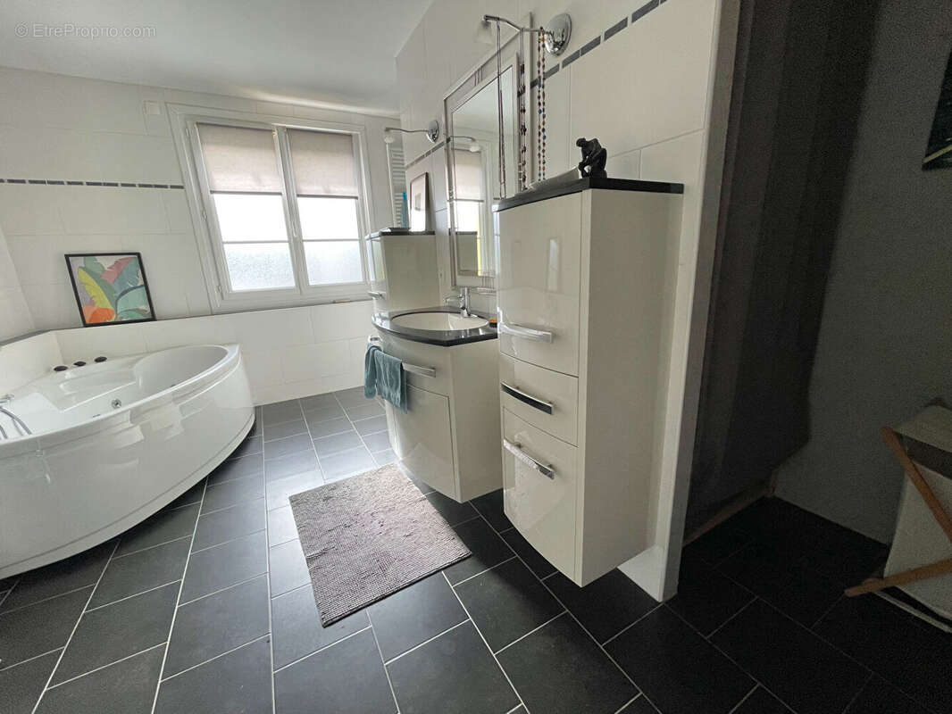 Maison à SAINT-CYR-SUR-LOIRE