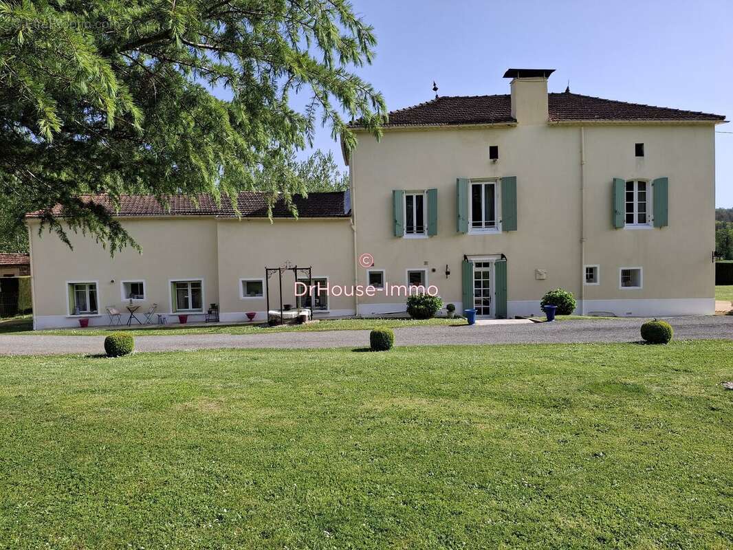 Maison à BLANQUEFORT-SUR-BRIOLANCE