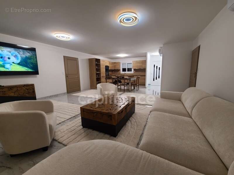 Maison à SAINT-JEAN-D'ANGELY