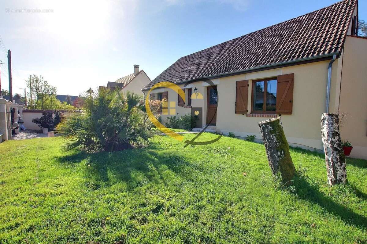 Maison à LOURY