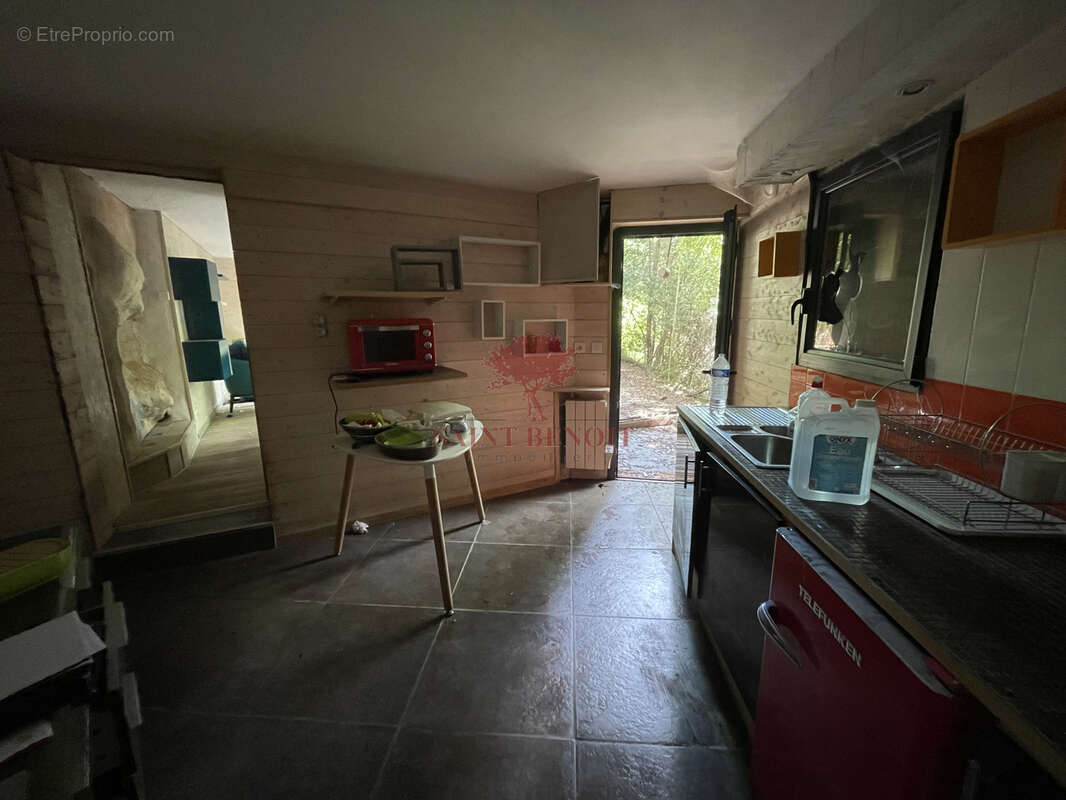 Maison de type t3 sur 2 niveaux et un appartement de type t2 sur une parcelle arboree de 6069m2 avec un bassin - photo 22