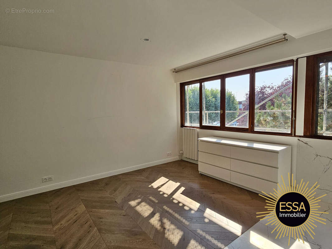 Appartement 138 m² à Noisy-Le-Roi  - photo 7