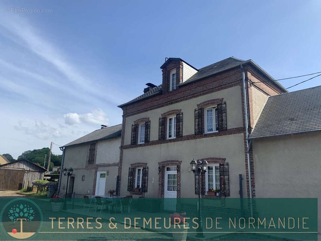 Maison à SAINT-PIERRE-DE-MAILLOC