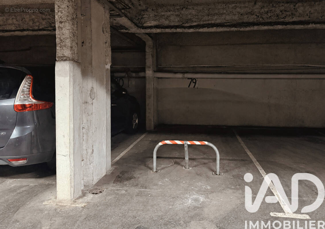 Photo 1 - Parking à PARIS-19E