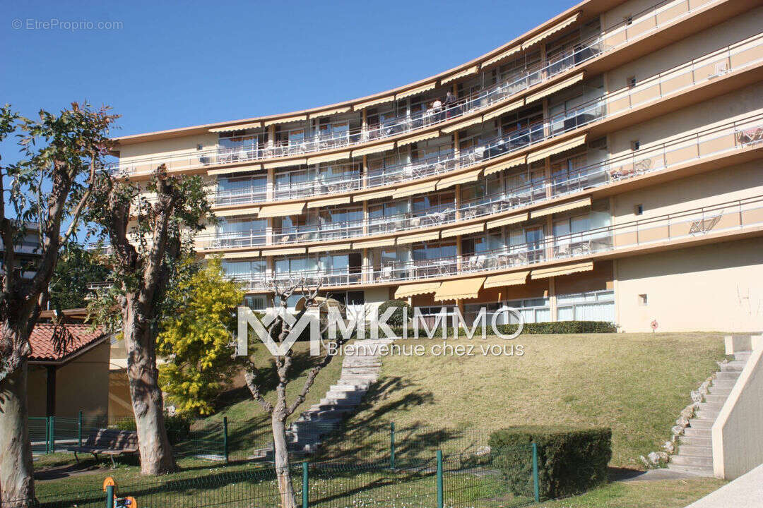 Appartement à SAINT-LAURENT-DU-VAR