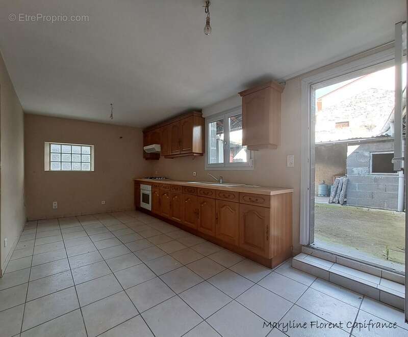 Maison à LA ROCHE-BLANCHE