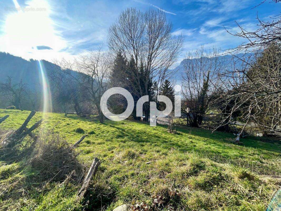 Terrain à HURTIERES