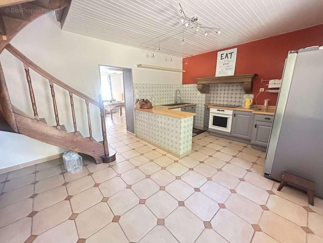 Maison à ARS-LES-FAVETS