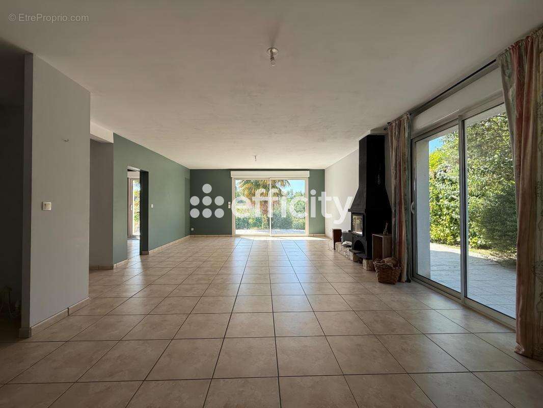 Maison 213 m² à Saint-Epain  - photo 5