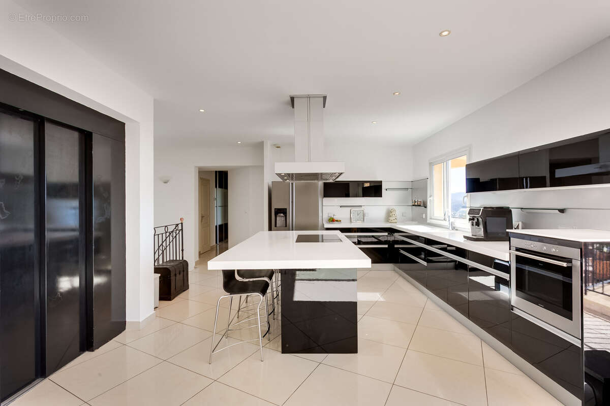 Maison à LA LONDE-LES-MAURES