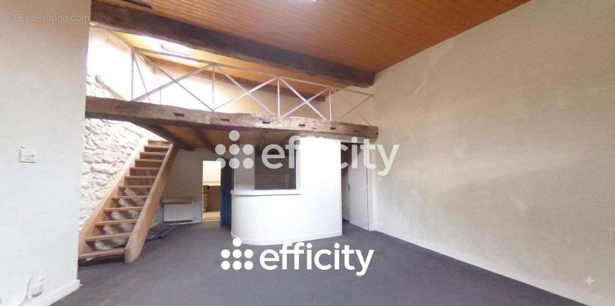 Appartement 400 m² à Niort  - photo 8