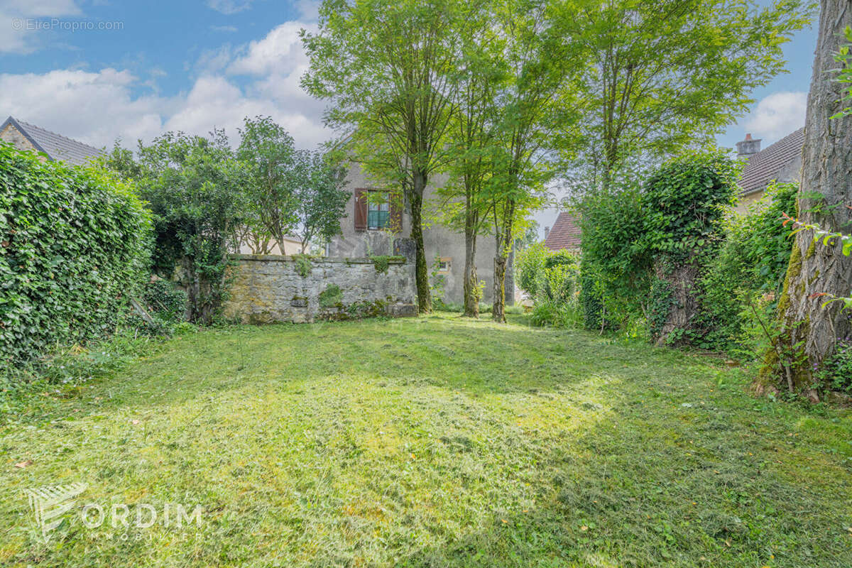 Maison au calme avec terrain agréable, en excellent état - photo 15