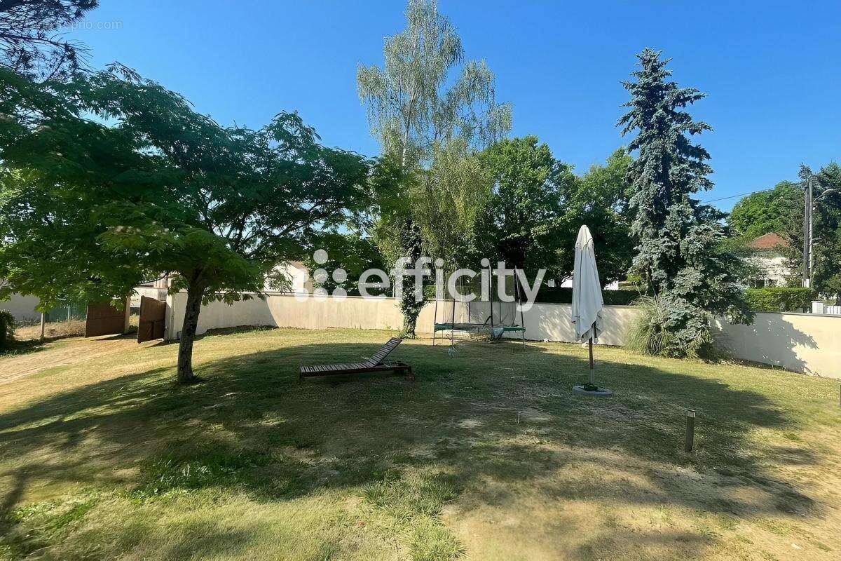 Maison 144 m² à Aigre  - photo 20