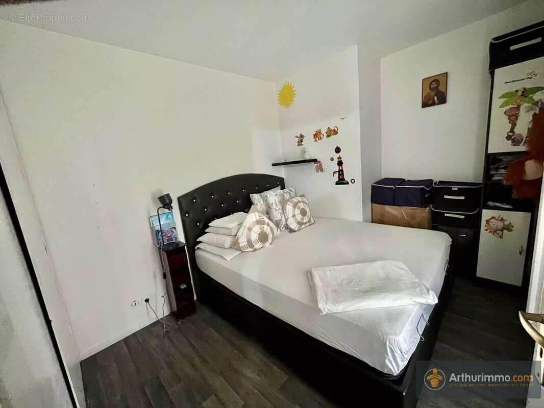 Appartement à LES PAVILLONS-SOUS-BOIS