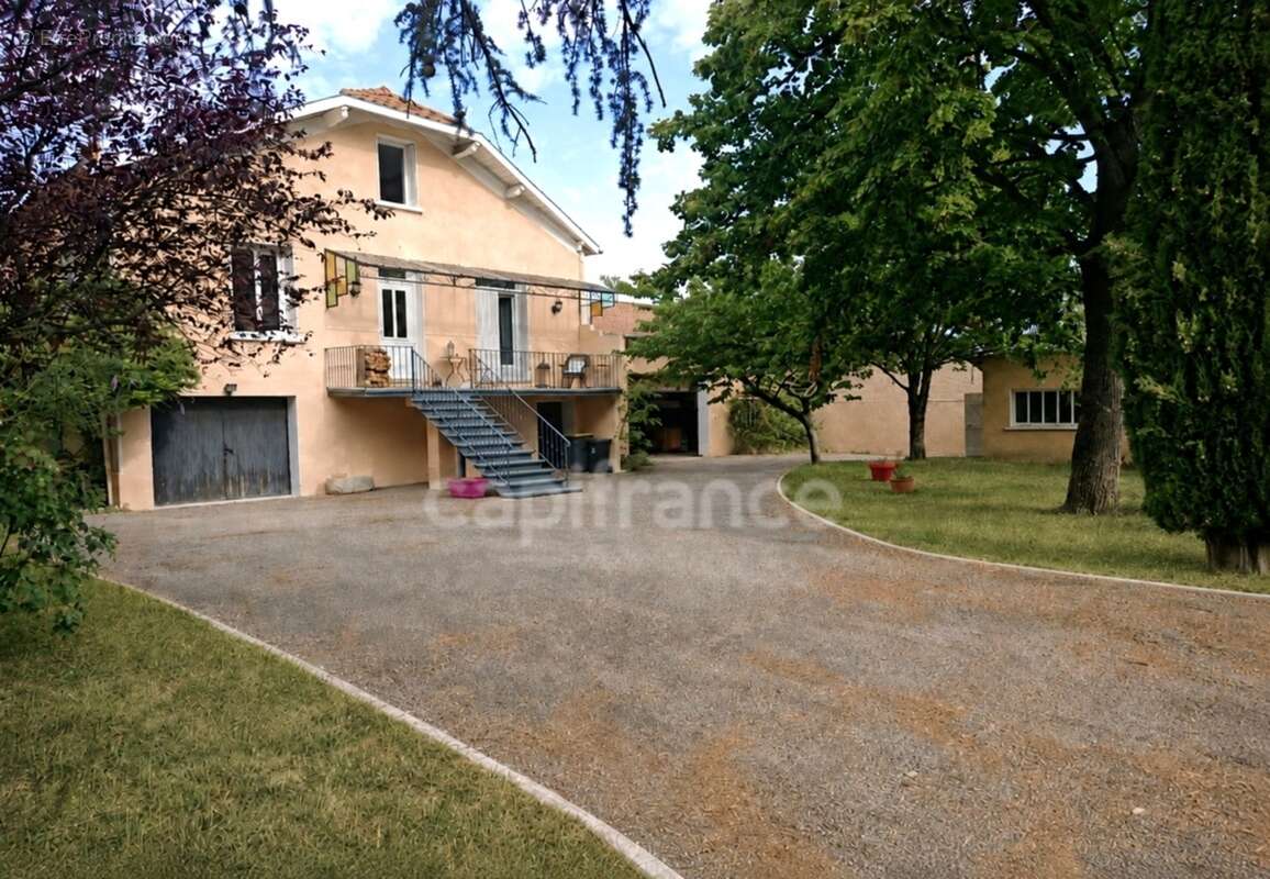 Maison de caractere 140m2, piscine , dependance attenante de 65 m², terrain 1000m2 - photo 3