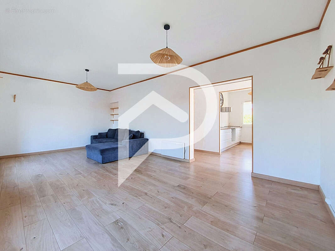 Appartement  T4 80m²  terrasse et parking - photo 7