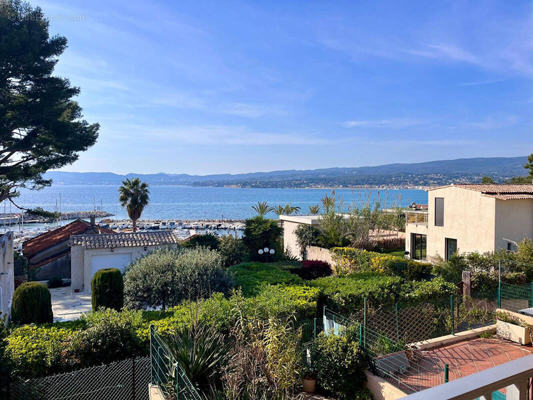 Appartement à SAINT-CYR-SUR-MER