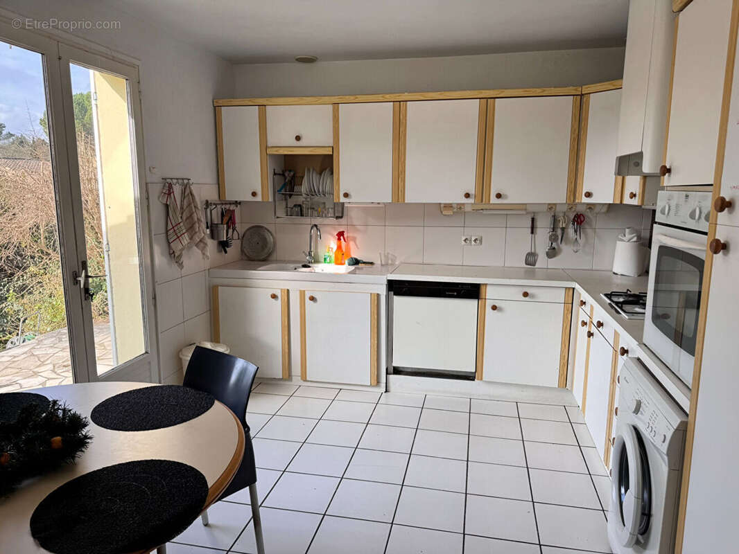 Carcassonne Grazailles pavillon plain-pied 101 m² sous-sol complet 3 chambres terrain 423 m² terrasses sans vis-à-vis cheminée i - photo 4