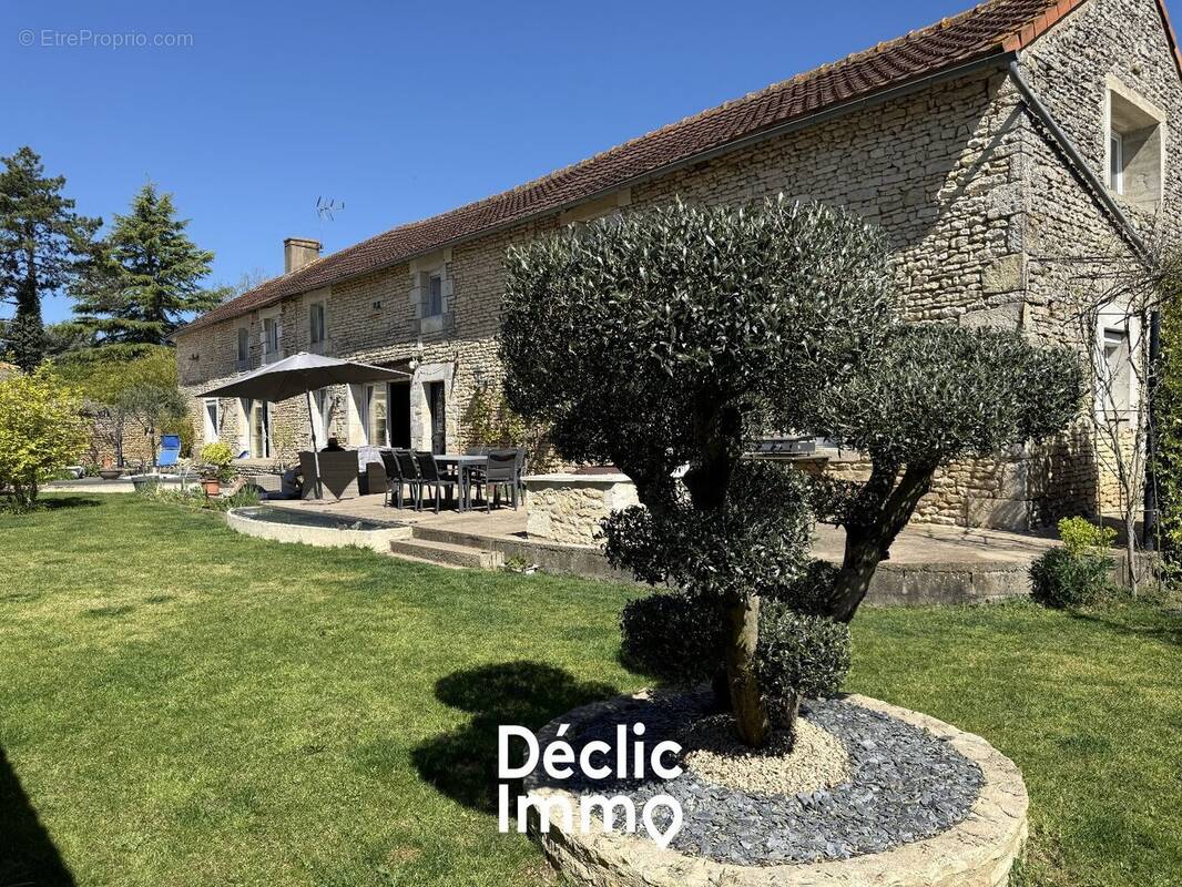 Maison à VOUILLE