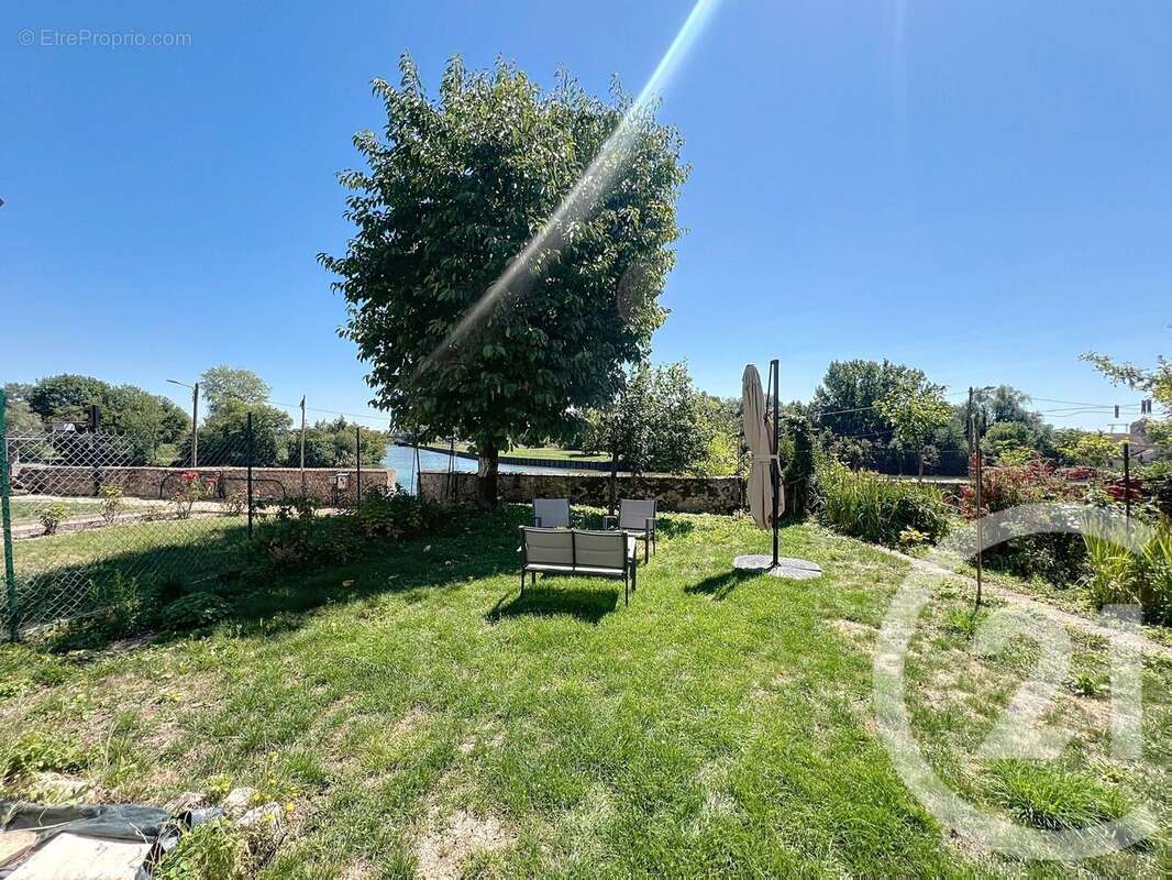 Maison à MONTEREAU-FAULT-YONNE