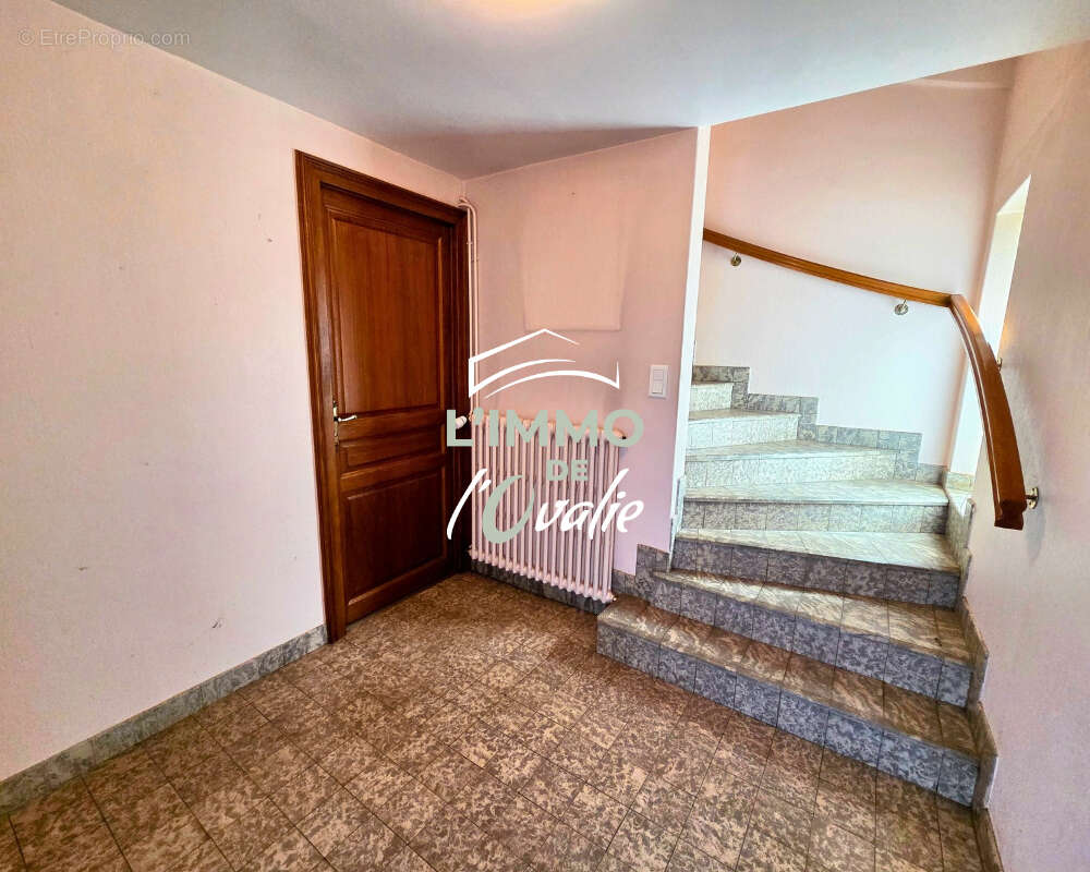 Maison à BIARS-SUR-CERE